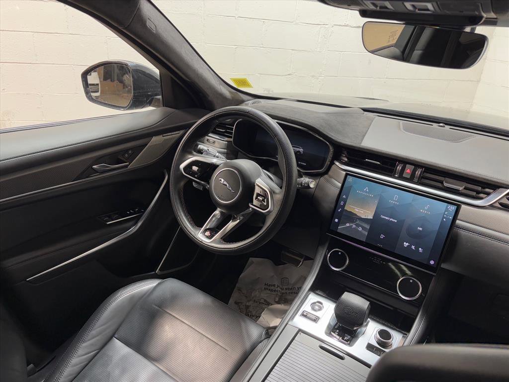 Used 2023 Jaguar F-PACE SVR image 33