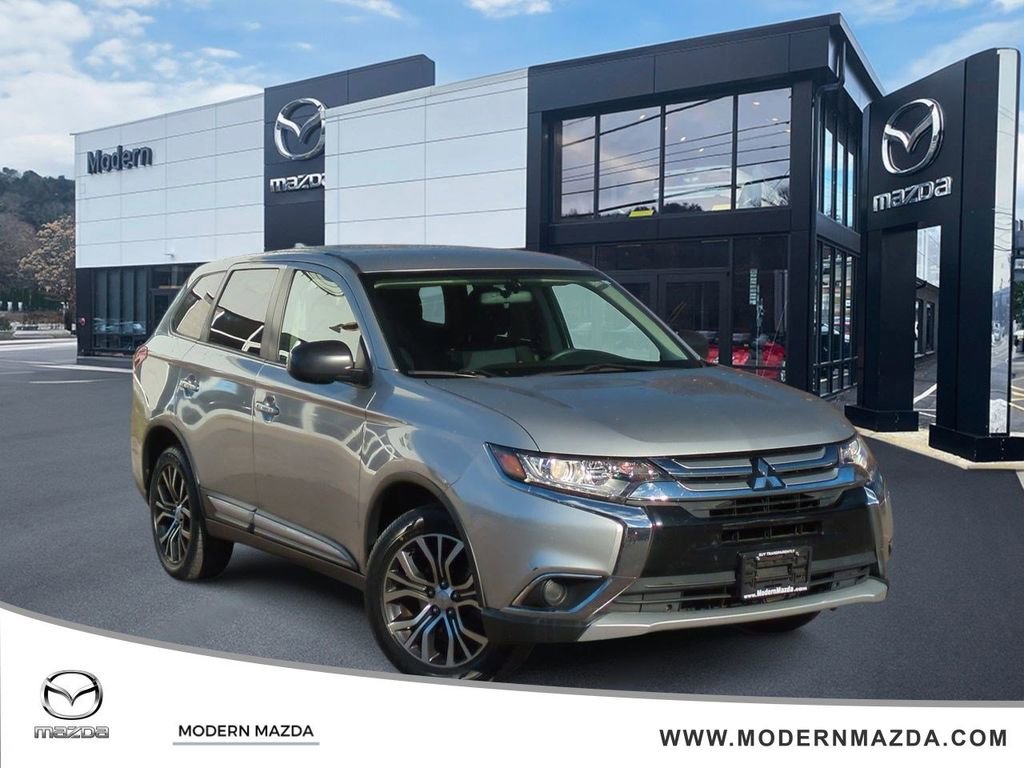 Used 2018 Mitsubishi Outlander ES image 1