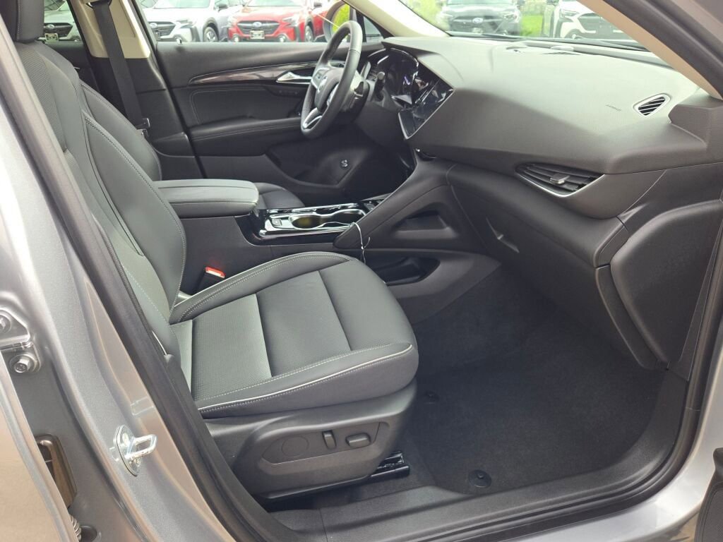 Used 2023 Buick Envision Essence image 7