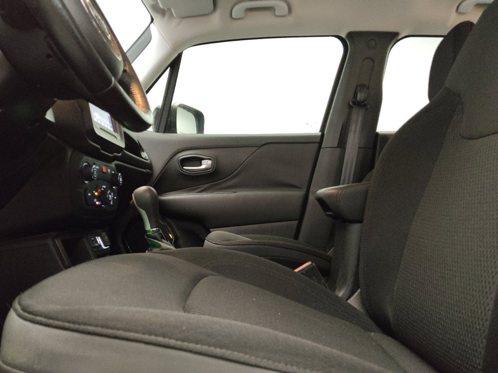 Used 2020 Jeep Renegade Altitude FWD image 17