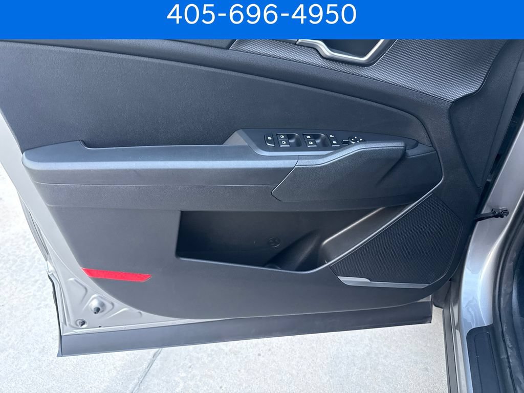 Used 2023 Kia Sportage LX AWD/4WD image 11