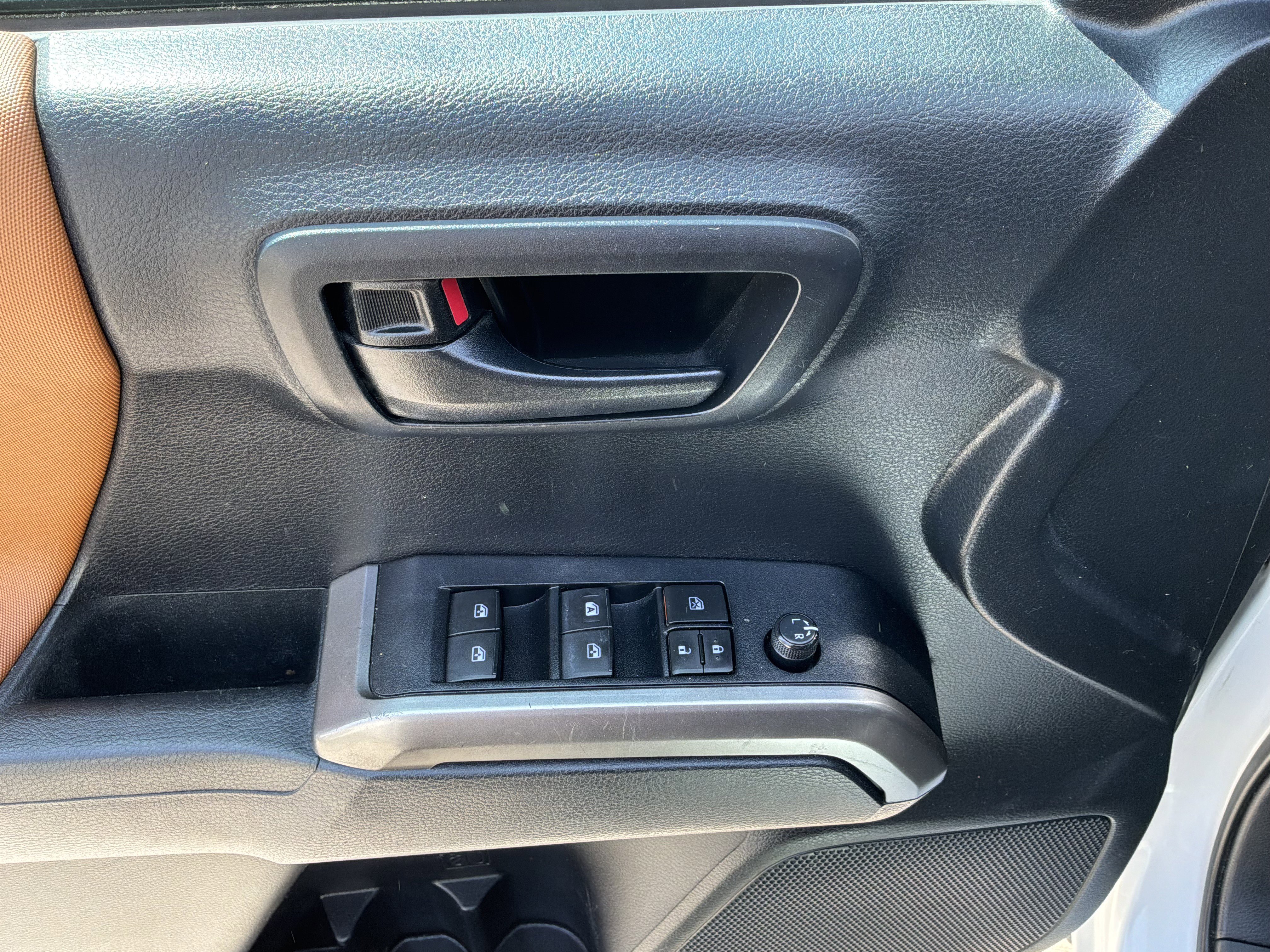 Used 2019 Toyota Tacoma SR5 RWD image 18