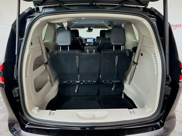 Used 2024 Chrysler Pacifica Touring-L image 24