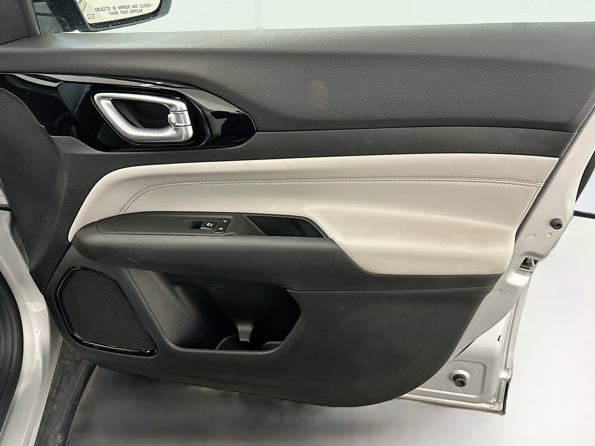 Used 2025 Jeep Compass Limited image 32