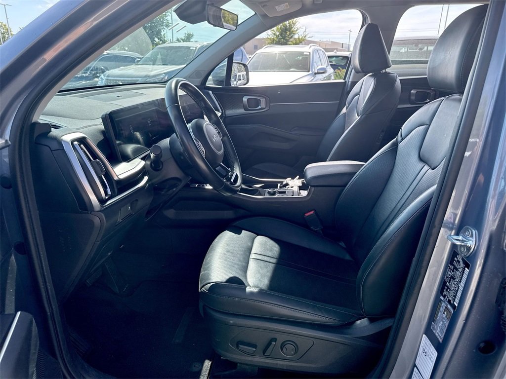 Used 2024 Kia Sorento S image 12