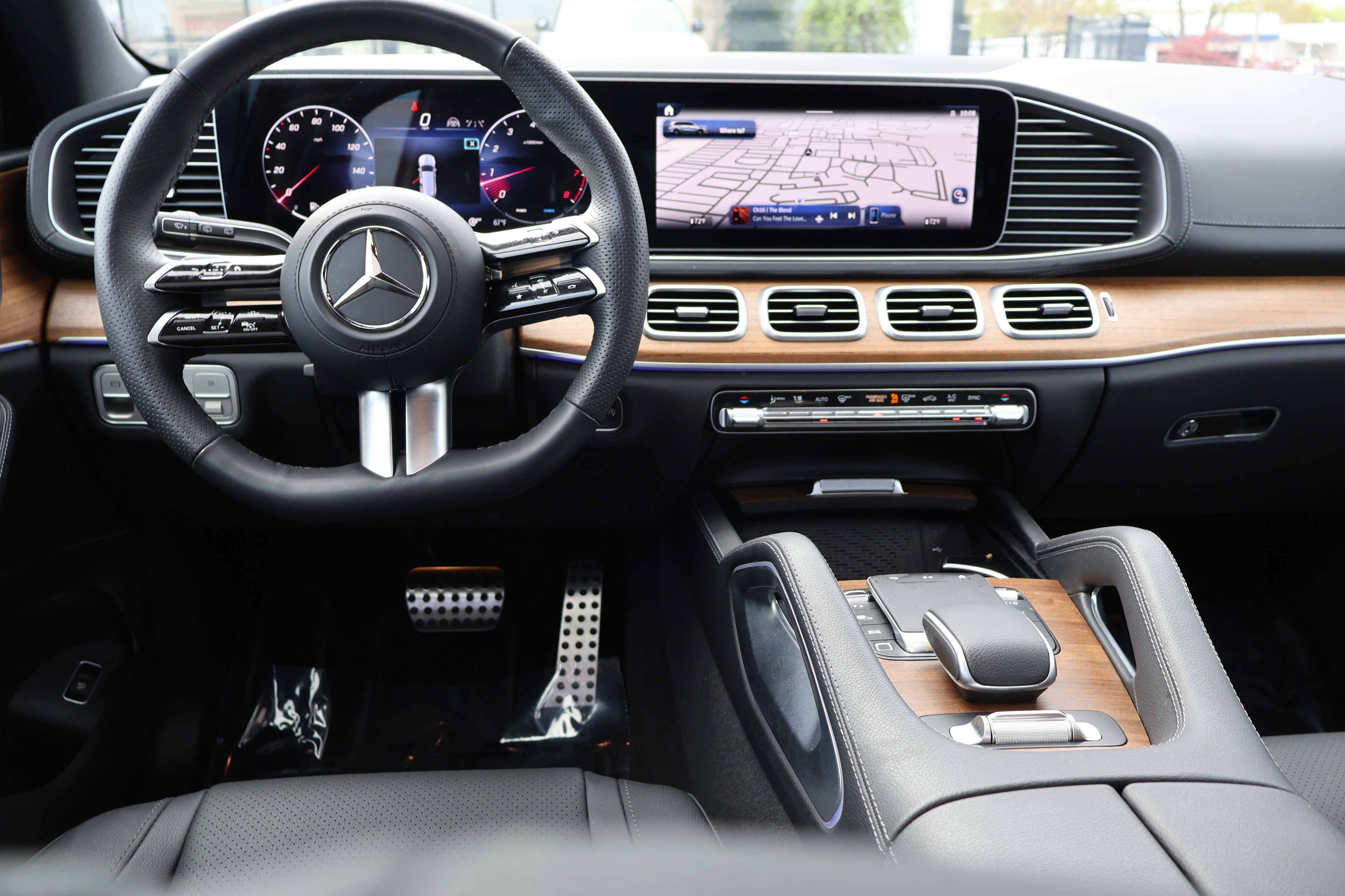 Used 2025 Mercedes-Benz GLS 450 4MATIC image 22