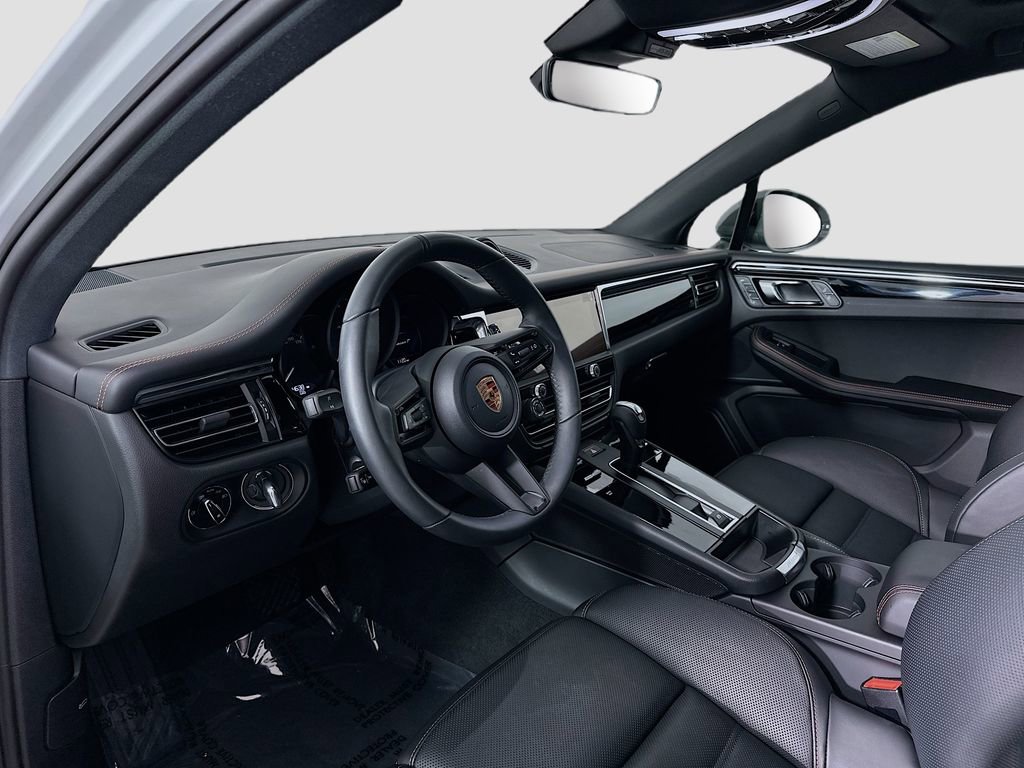 Certified 2026 Porsche Macan Turbo AWD/4WD image 4