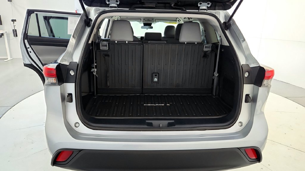 Certified 2020 Toyota Highlander L AWD/4WD image 31