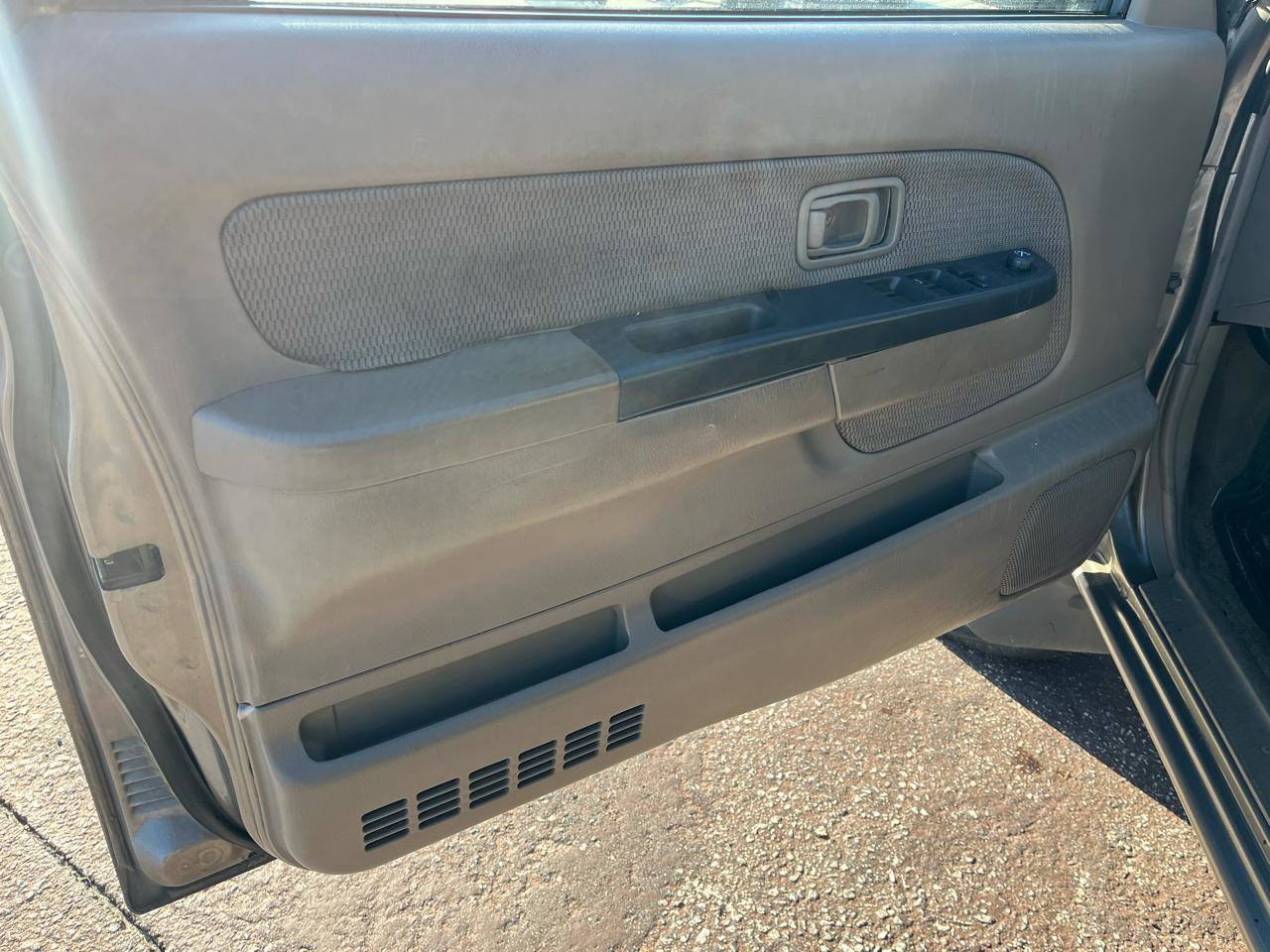 Used 2003 Nissan Frontier XE w/ XE Pwr Pkg image 10