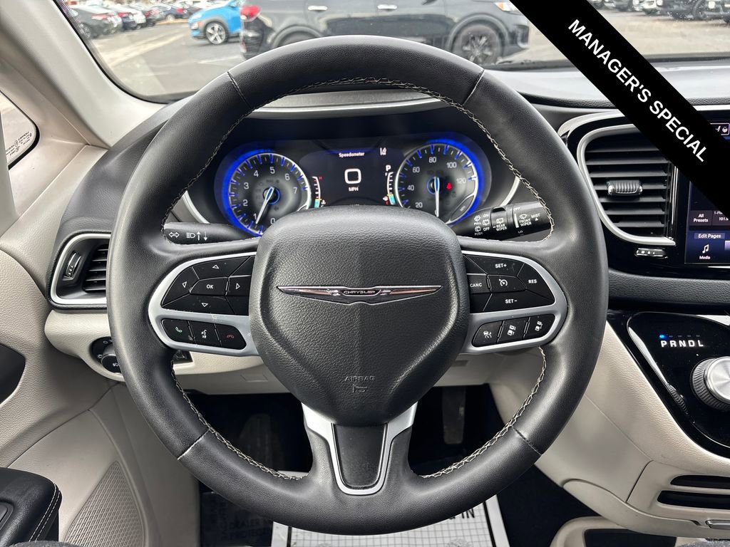 Used 2022 Chrysler Pacifica Touring-L FWD image 18