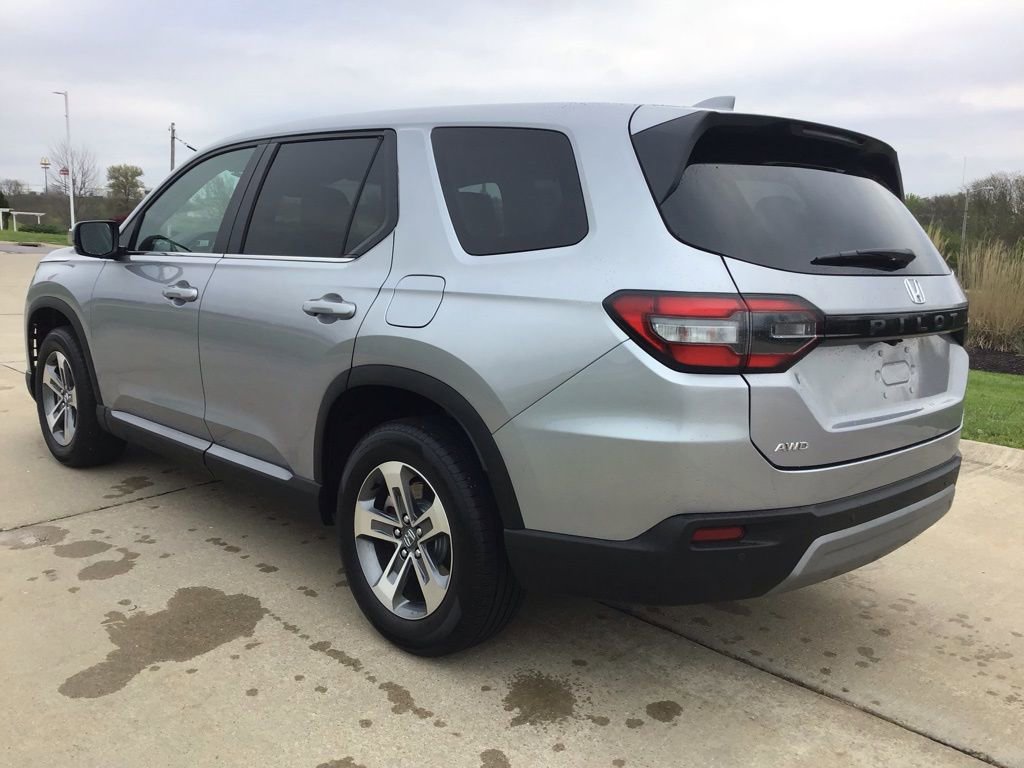 Used 2025 Honda Pilot EX-L image 4