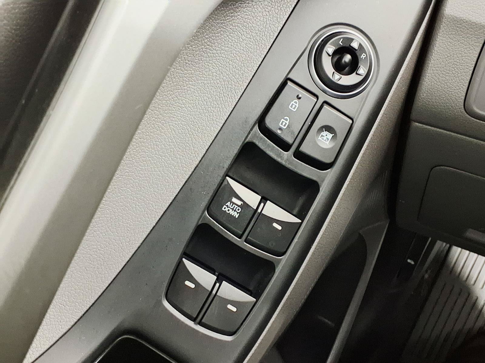 Used 2015 Hyundai Elantra SE FWD image 17