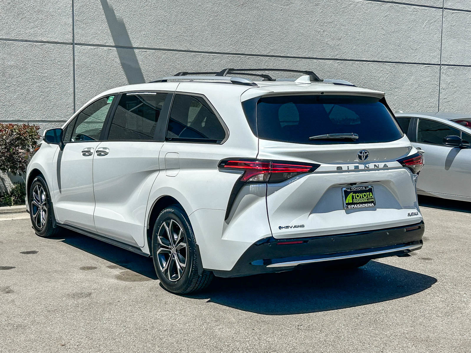 Used 2025 Toyota Sienna Platinum AWD/4WD image 8