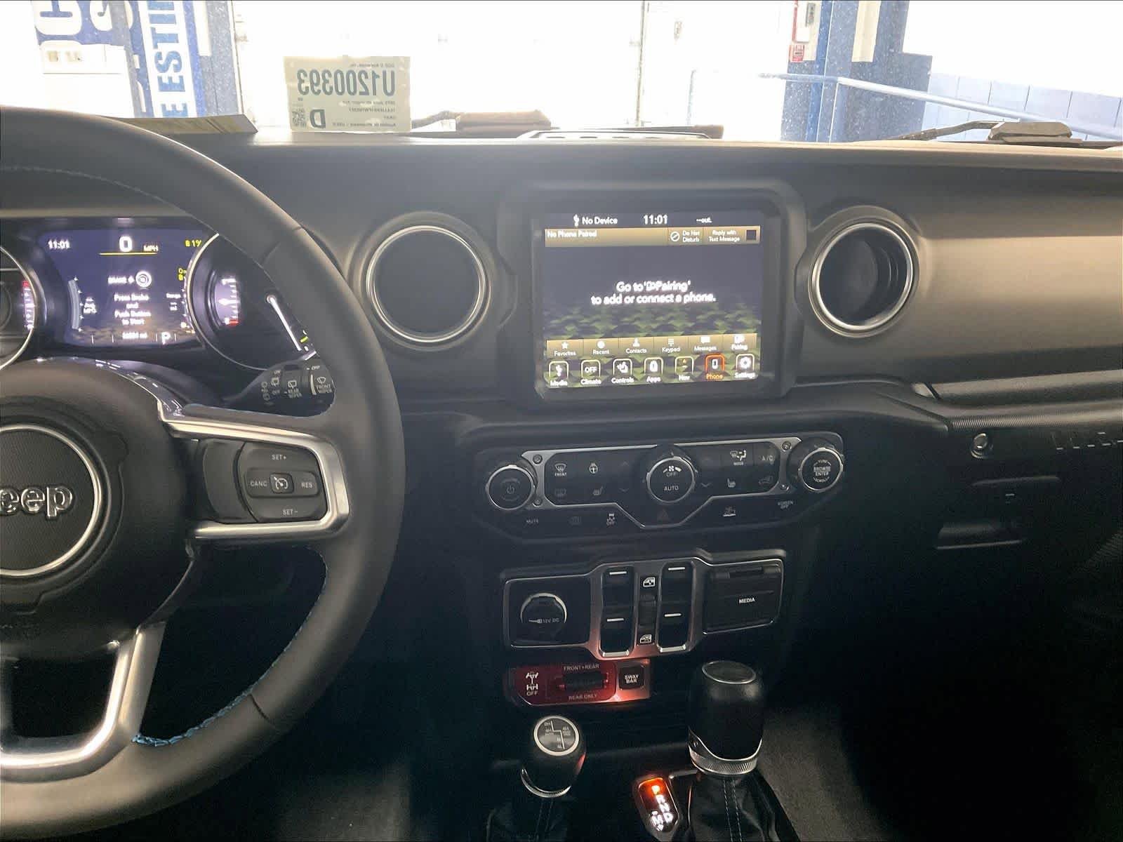 Used 2023 Jeep Wrangler Unlimited Rubicon 4xe w/ Cold Weather Group AWD/4WD image 18