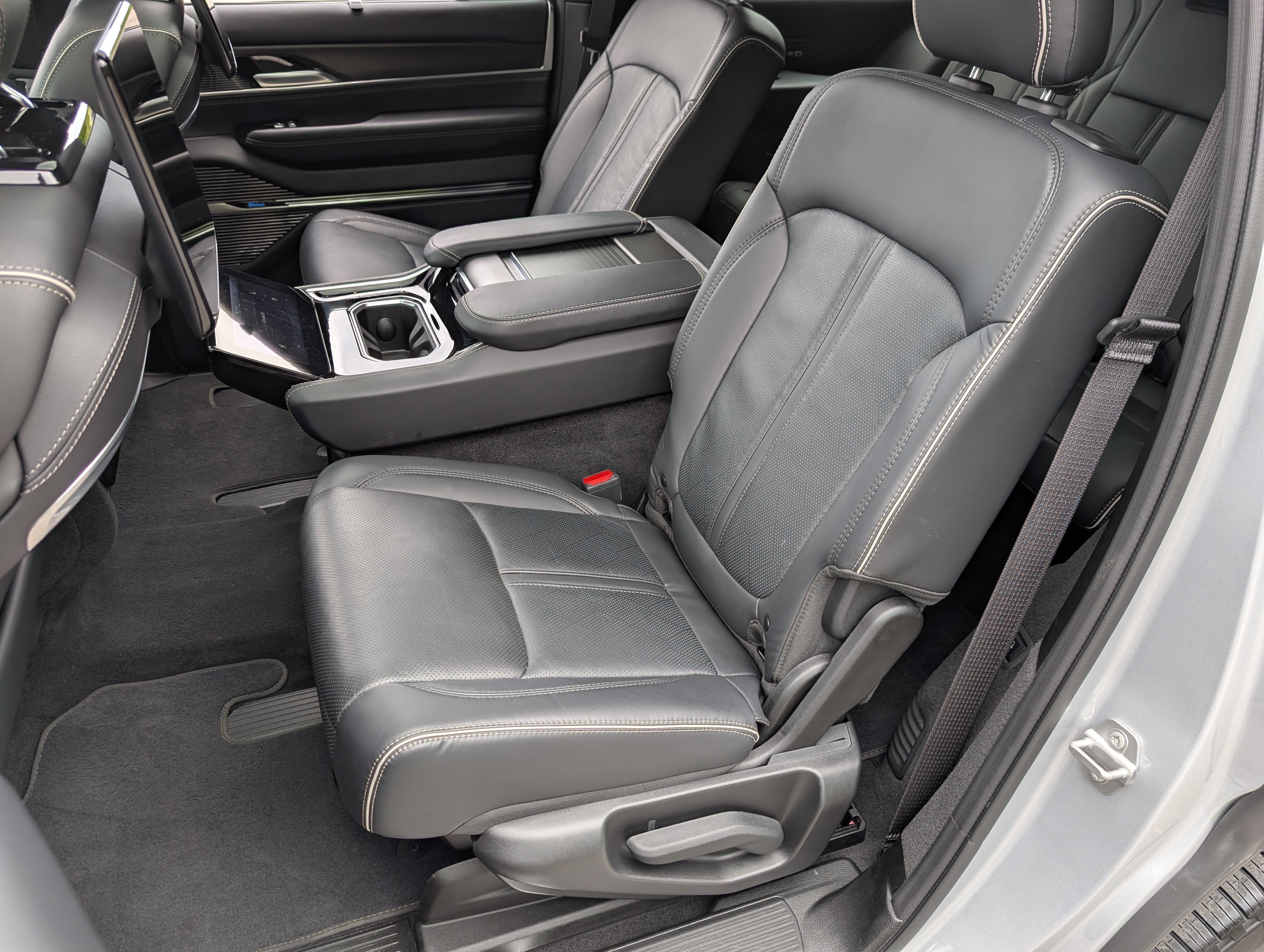 Used 2025 Jeep Grand Wagoneer Series II Obsidian w/ Quick Order Packagew 28T AWD/4WD image 18