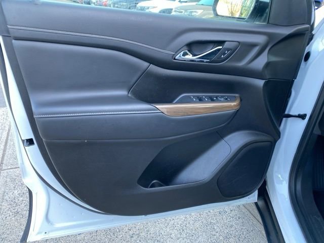 Used 2023 GMC Acadia SLE image 18