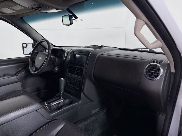 Used 2009 Ford Explorer Sport Trac Adrenalin image 31