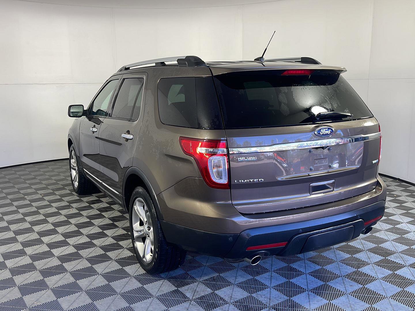 Used 2015 Ford Explorer Limited w/ Equipment Group 302A image 9