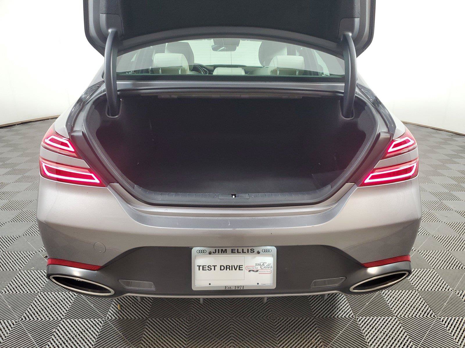 Used 2025 Genesis G70 2.5T RWD image 8