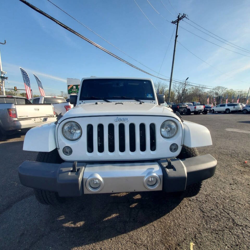 Used 2015 Jeep Wrangler Unlimited Sahara w/ Dual Top Group AWD/4WD image 8
