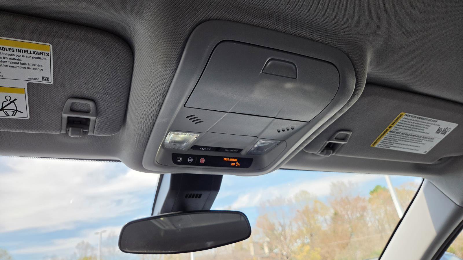 Used 2023 Chevrolet Equinox LT image 28