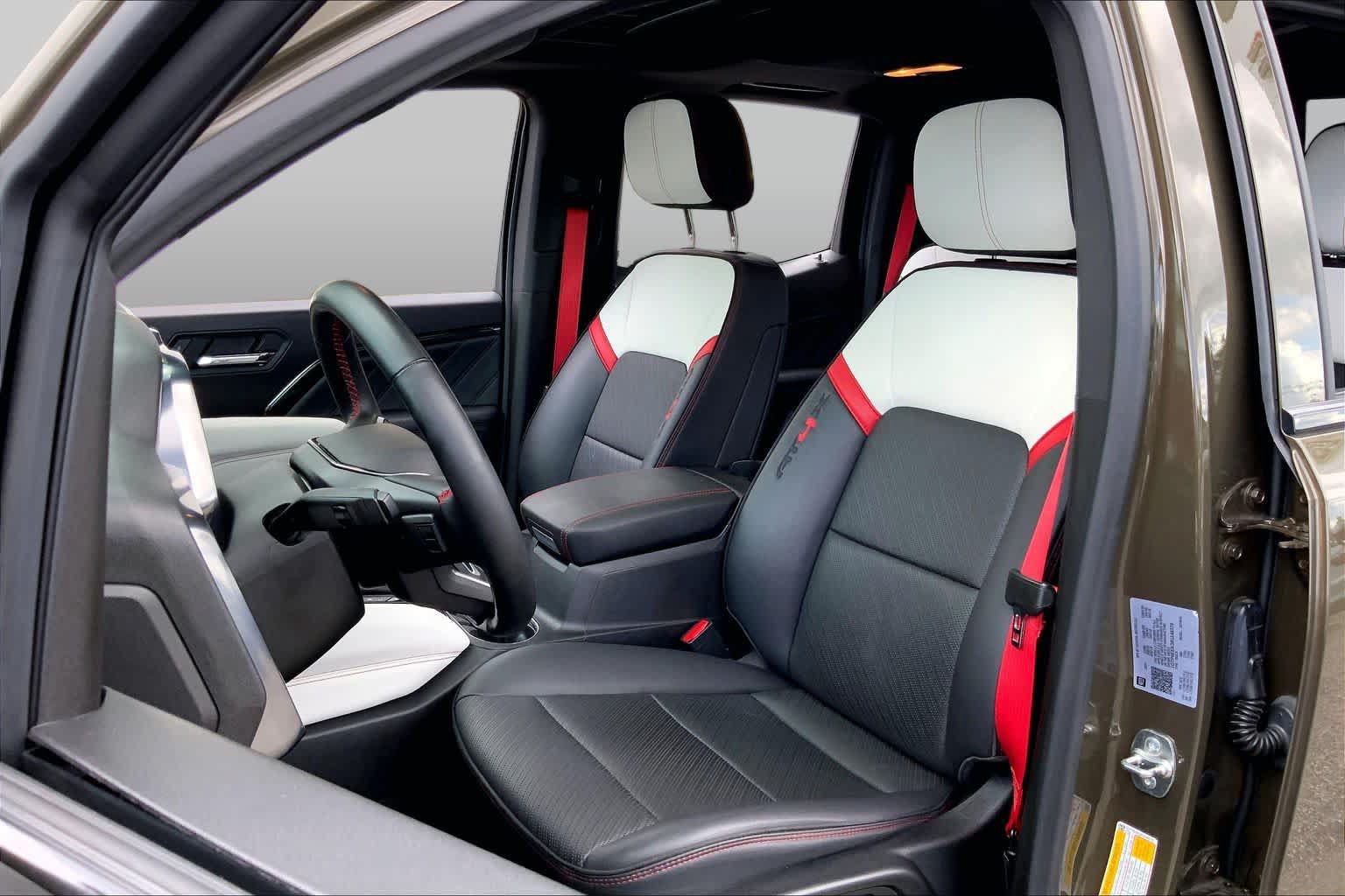 Used 2024 GMC Canyon AT4X AWD/4WD image 9