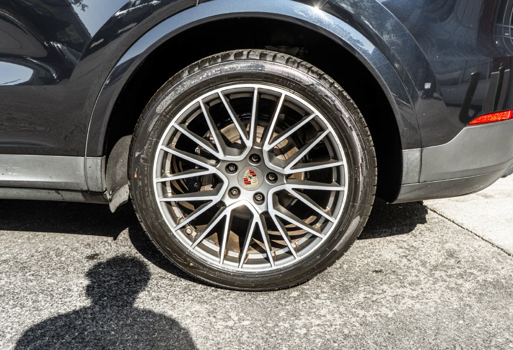 Used 2023 Porsche Cayenne Platinum Edition AWD/4WD image 33