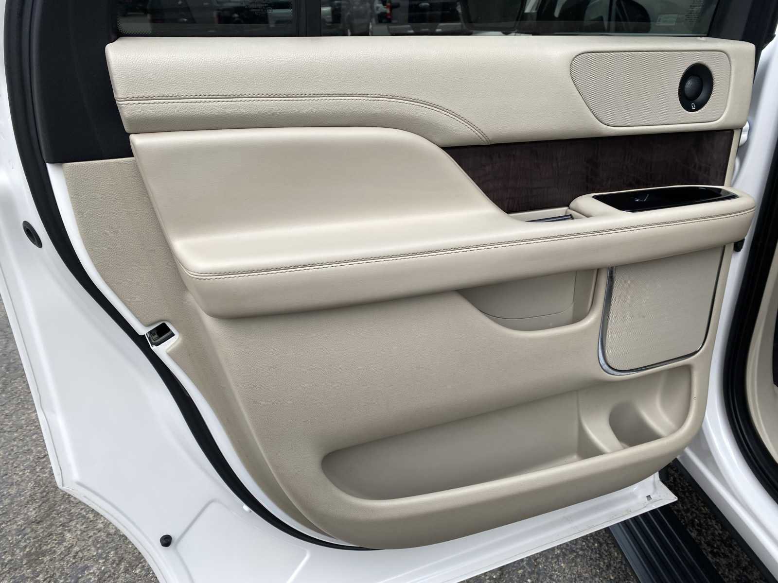 Used 2018 Lincoln Navigator L Reserve w/ Technology Package image 45