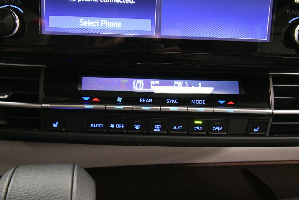 Certified 2024 Toyota Sienna XLE FWD image 15