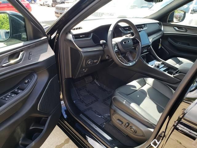 New 2025 Jeep Grand Cherokee Overland image 6