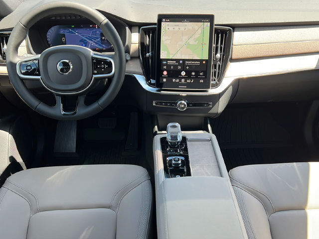 New 2026 Volvo XC90 B6 Plus w/ Protection Package Premier AWD/4WD image 13