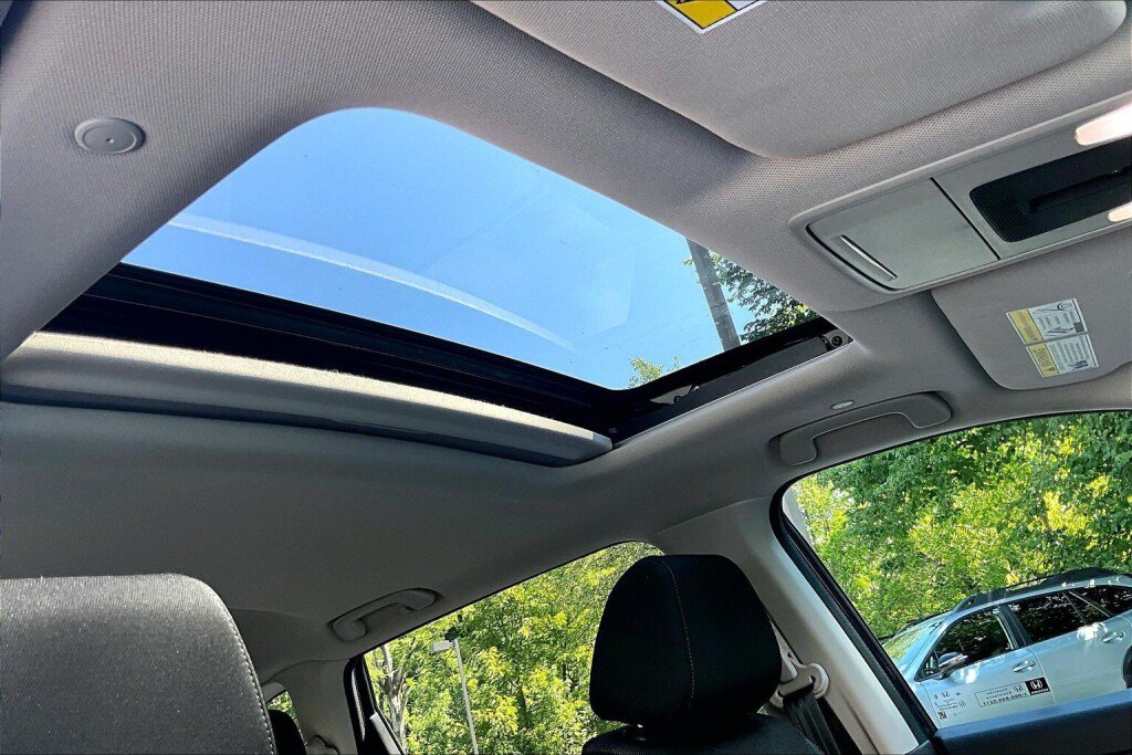 Used 2025 Honda CR-V EX image 12