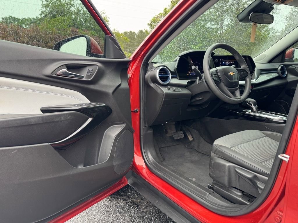 Used 2024 Chevrolet Trax LT image 13