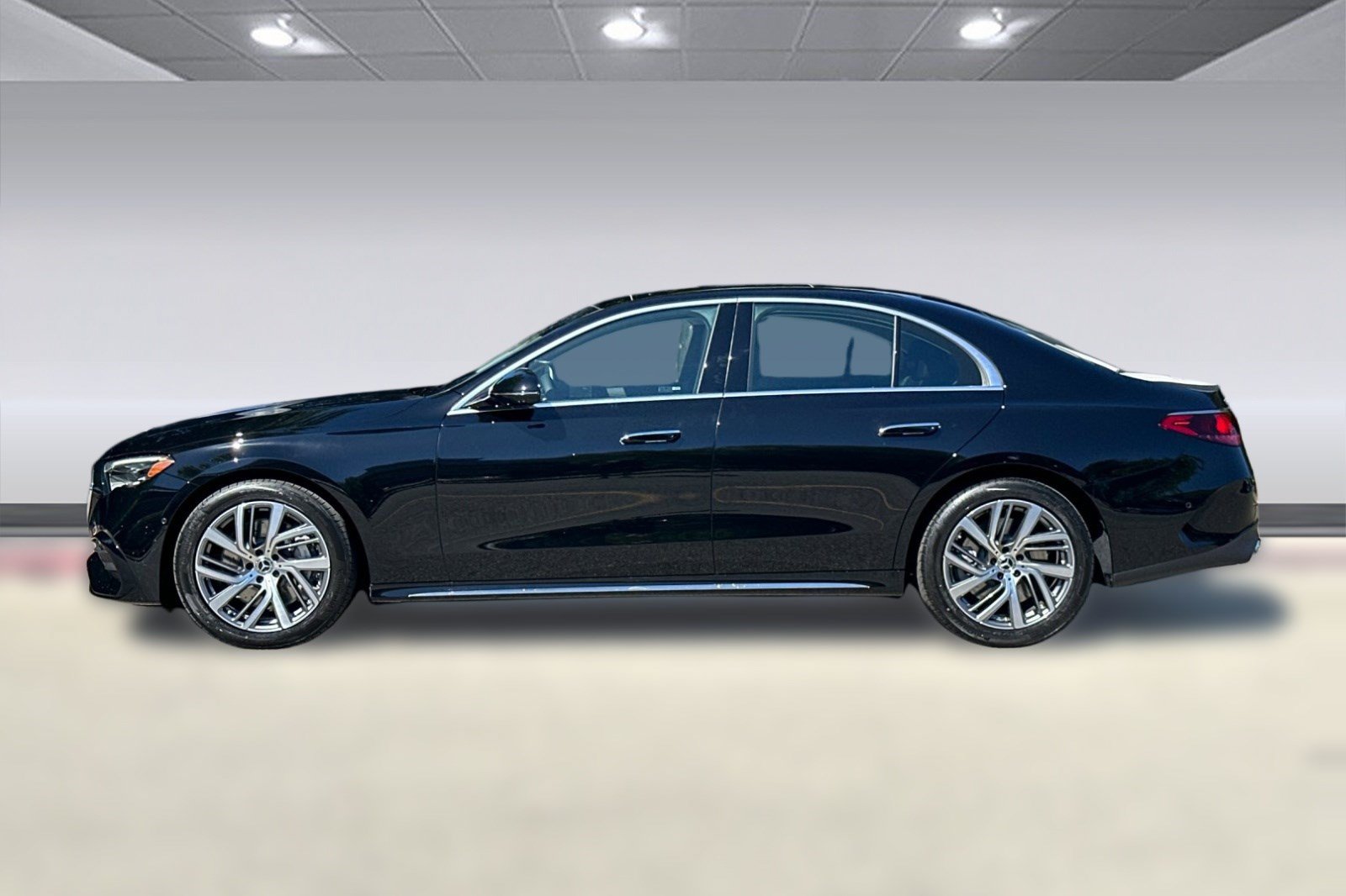 New 2026 Mercedes-Benz E 450 4MATIC Sedan image 2