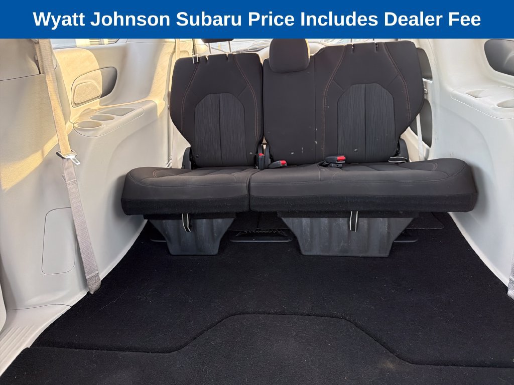 Used 2020 Chrysler Pacifica Touring FWD image 32
