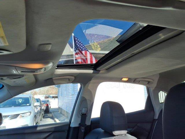 Used 2018 INFINITI Q70 Luxe image 22