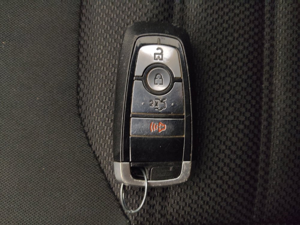 Used 2019 Ford Fusion SE FWD image 32