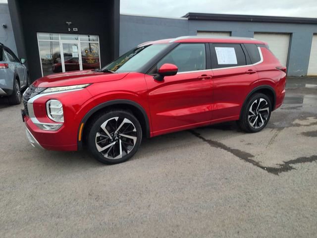 Used 2022 Mitsubishi Outlander SEL image 2