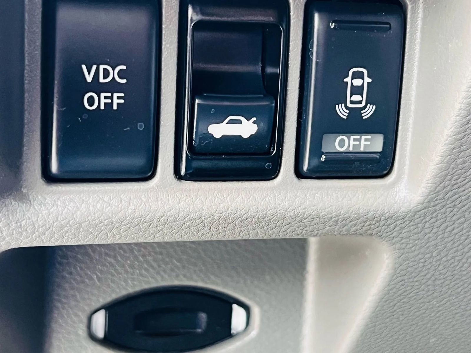 Used 2010 INFINITI G37 Journey w/ Premium Pkg image 38