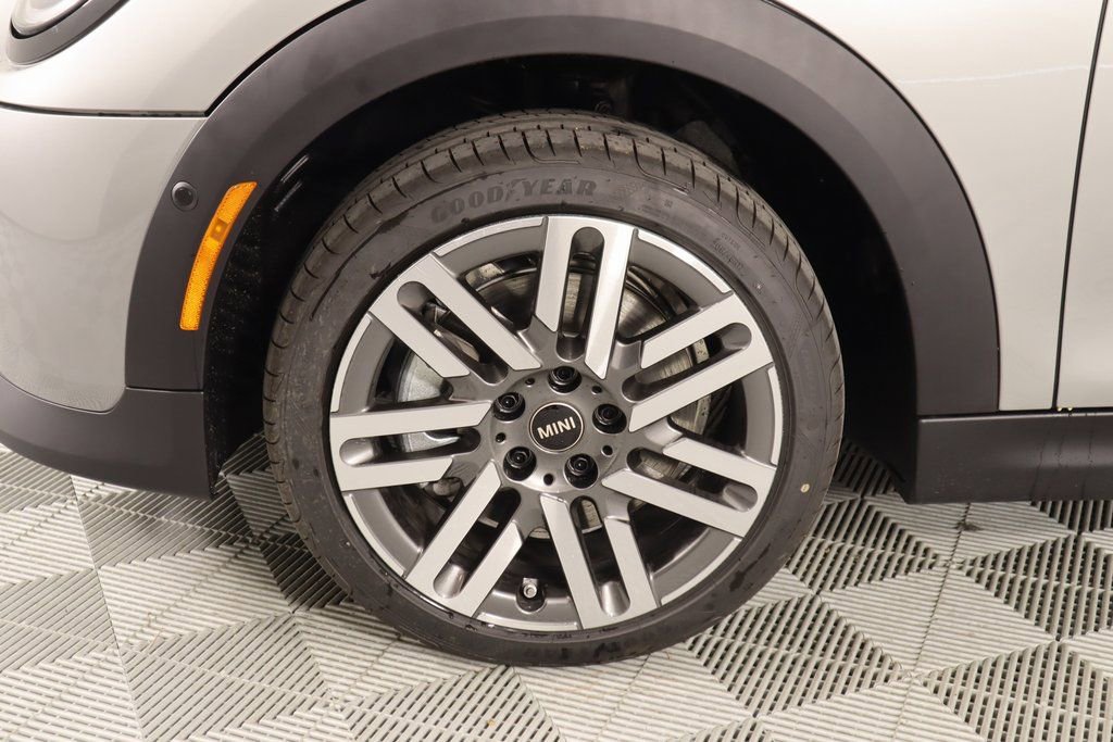 New 2025 MINI Cooper 2-Door Hardtop image 18