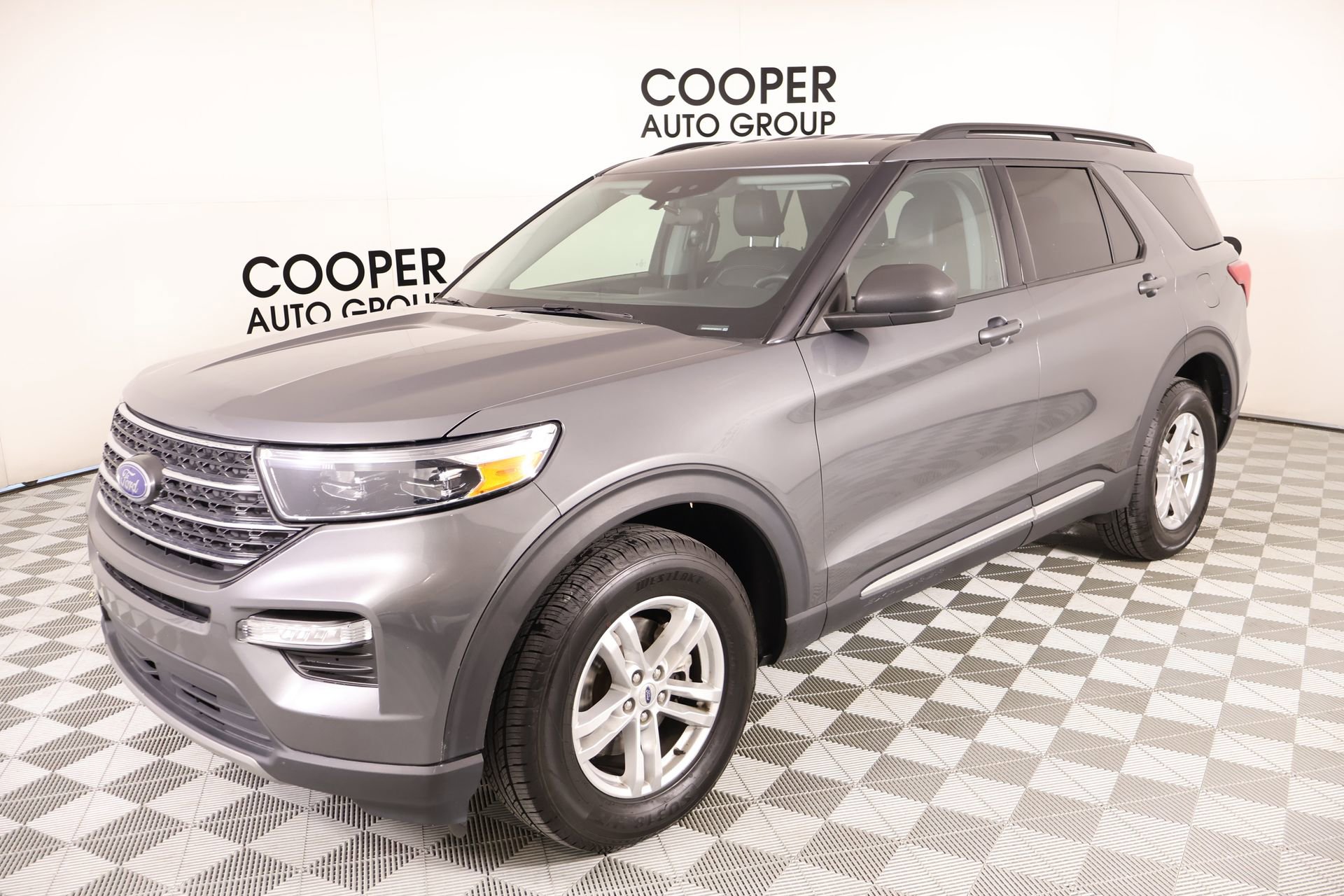 Used 2023 Ford Explorer XLT w/ Equipment Group 202A image 10