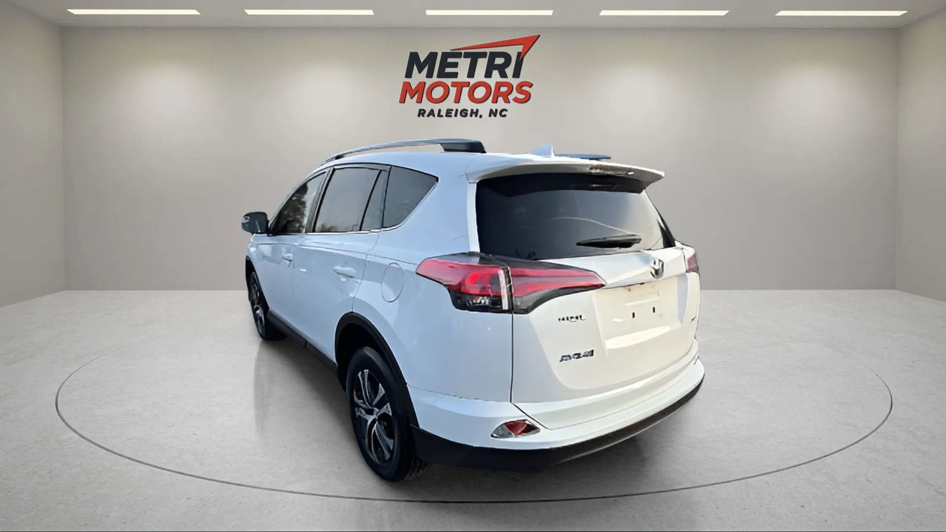 Used 2018 Toyota RAV4 LE image 5