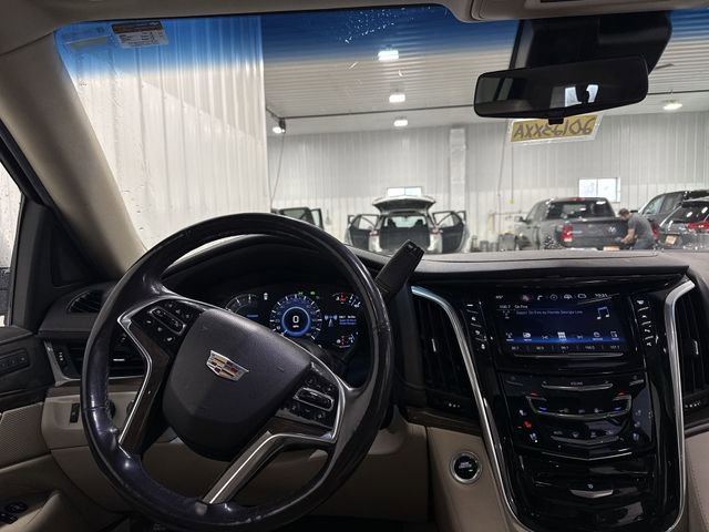 Used 2019 Cadillac Escalade ESV Luxury AWD/4WD image 5