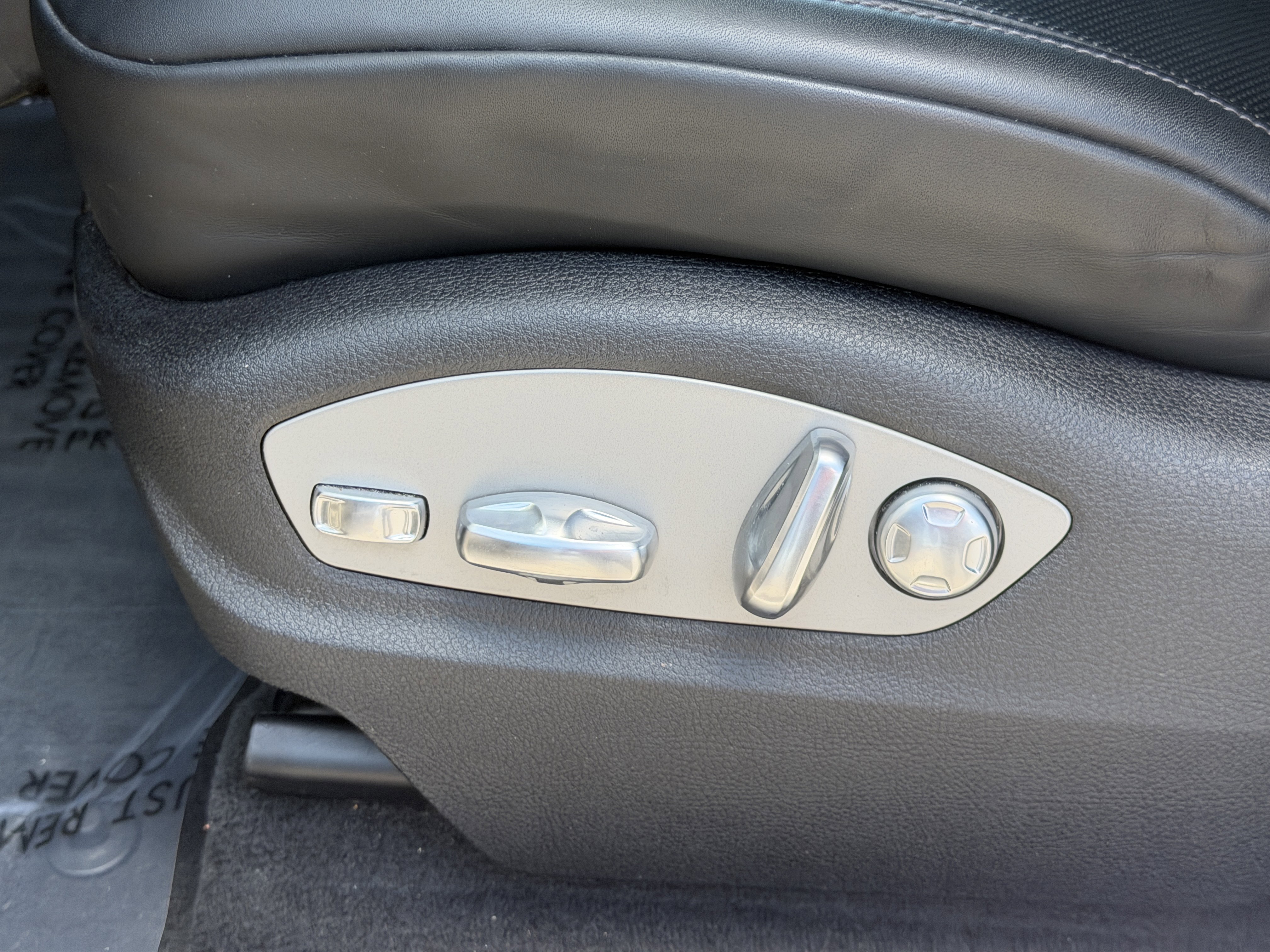 Certified 2024 Porsche Macan AWD/4WD image 26