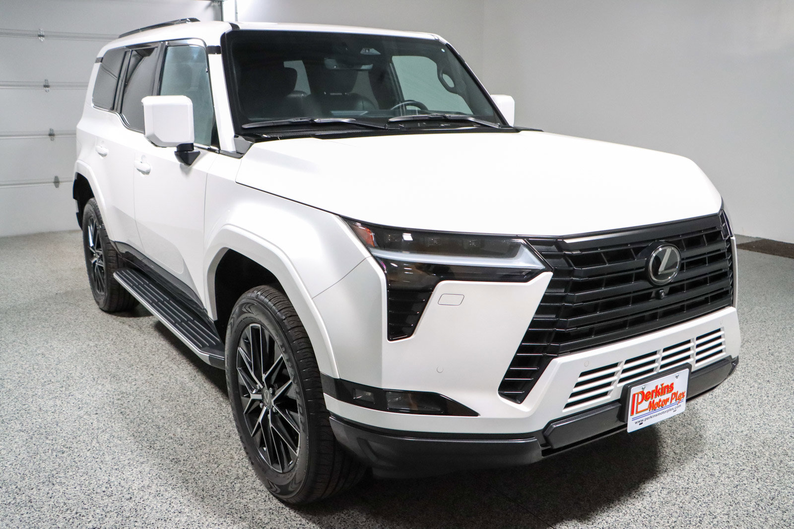 Used 2025 Lexus GX 550 w/ Accessory Package (2T) image 5