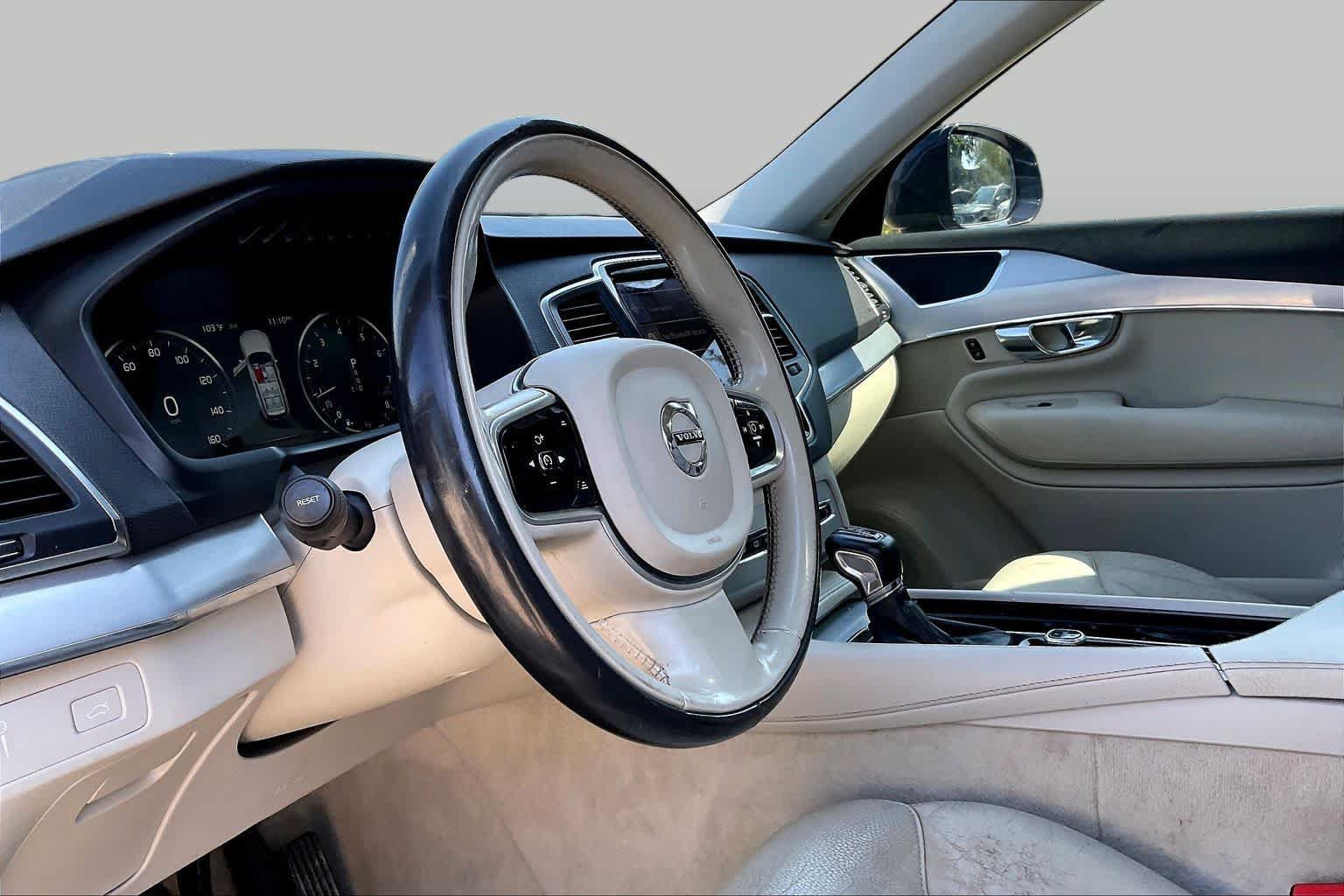 Used 2016 Volvo XC90 T6 Momentum w/ Convenience Package AWD/4WD image 18