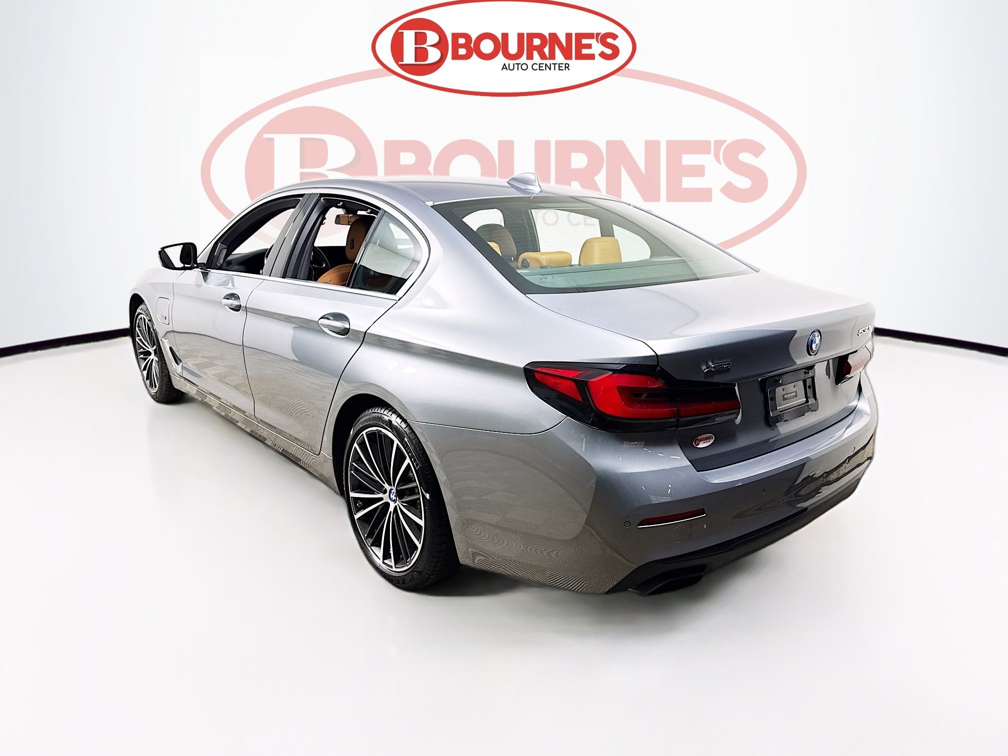 Used 2023 BMW 530e xDrive w/ Executive Package image 10