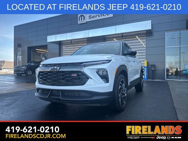 Used 2024 Chevrolet TrailBlazer RS w/ Driver Confidence Package image 3