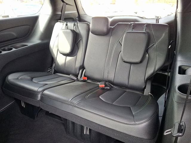 Used 2025 Chrysler Pacifica Select image 12