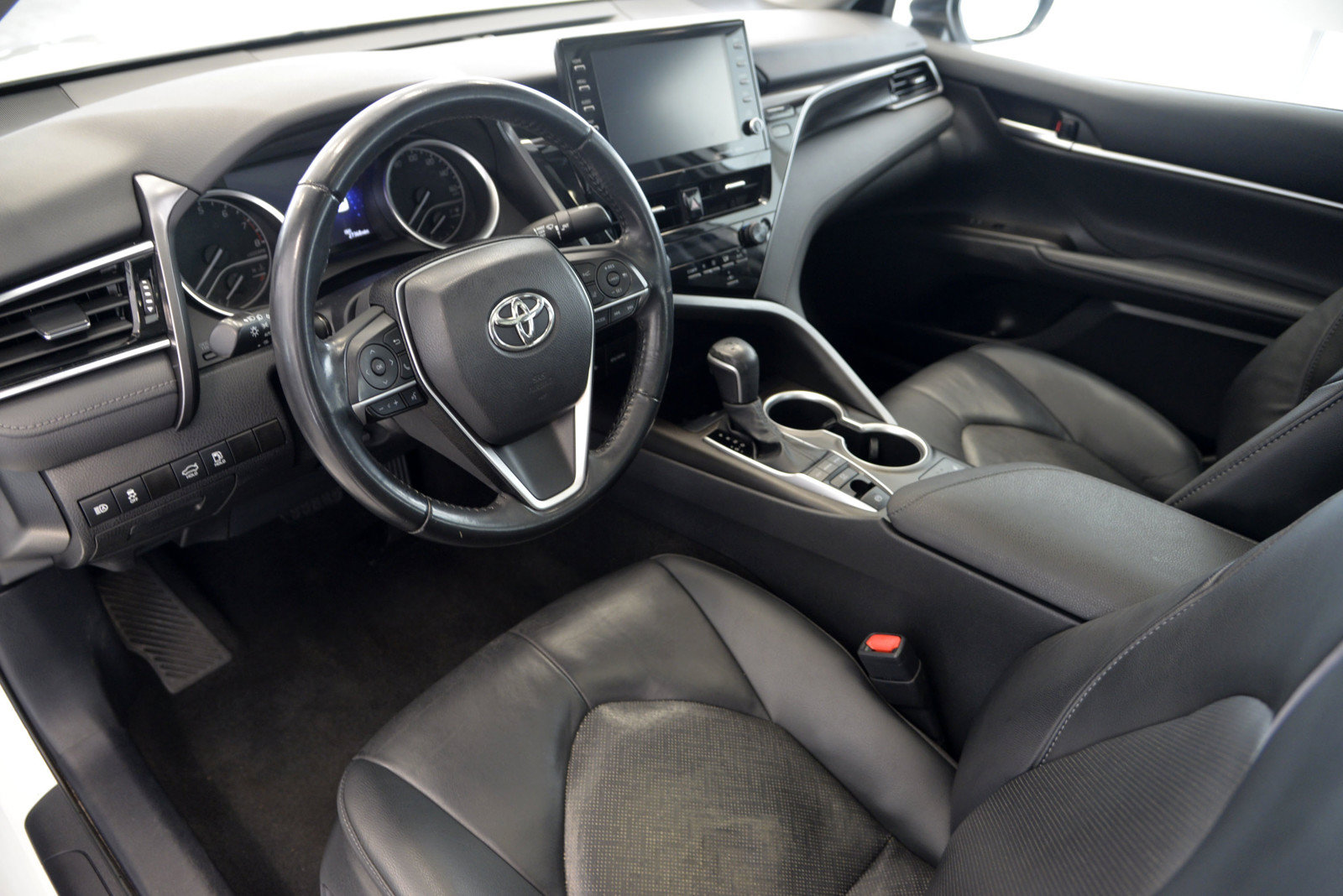 Used 2023 Toyota Camry XLE FWD image 9